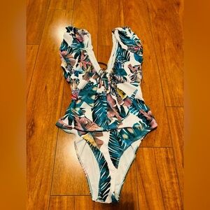 NWT SPORLIKE woman swiming